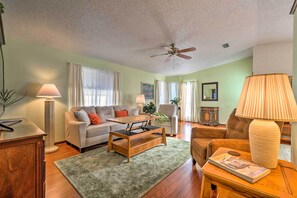 Interior - Lovely Lady Lake Home w/ Resort Amenities & Lanai! (Lady Lake)