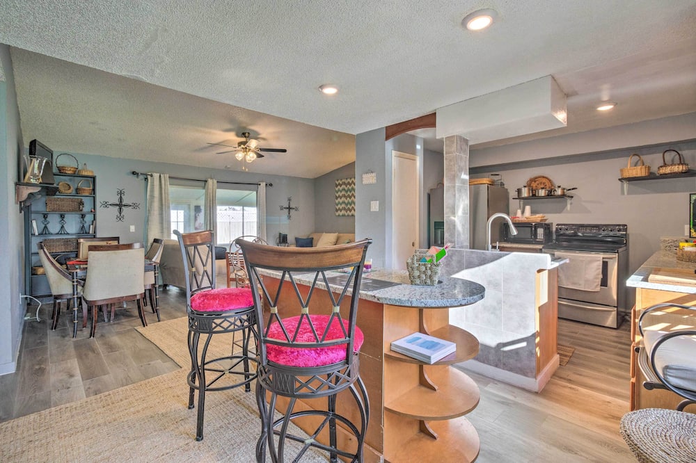 ~ 9 Mi to Universal: Orlando Retreat w/ Sun Porch! - Sky Lake, FL