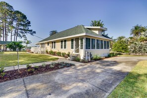 Interior - Lakefront Tavares Home w/ Deck, Patio & Dock! (Tavares)