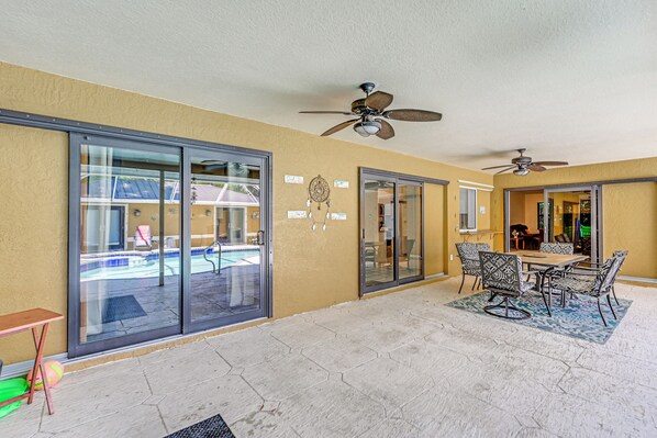 House (5 Bedrooms) | Interior