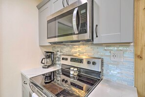 House (3 Bedrooms) | Interior - Merritt Island Home w/ Spa - 8 Mi to Cocoa Beach! (Merritt Island)