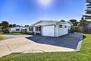 House (3 Bedrooms) | Interior - Merritt Island Home w/ Spa - 8 Mi to Cocoa Beach! (Merritt Island)