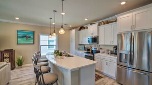 Appartement (4 Bedrooms) | Cuisine privée | Micro-ondes, four, plaque de cuisson, lave-vaisselle