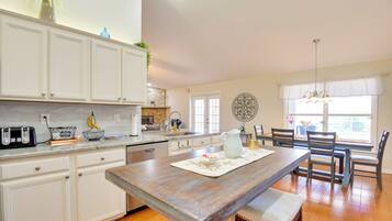 House (3 Bedrooms) | Interior