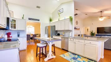 House (3 Bedrooms) | Interior