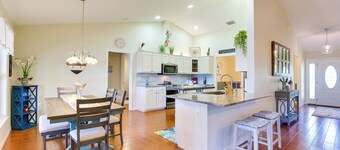 Private Estate on 10 Acres w/ Pool in Bradenton