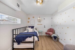 House (5 Bedrooms) | Interior