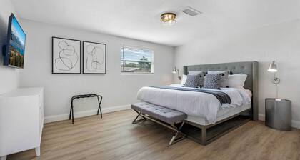 Luxurious Clearwater Retreat w/ Lanai & Pool!