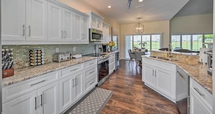 Modern Naples Home w/ Amenity Access!