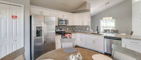 House (4 Bedrooms) | Interior