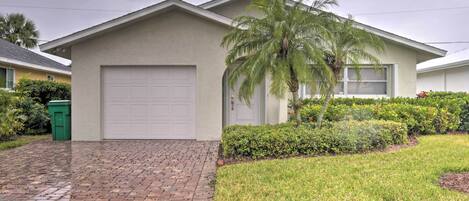 House (3 Bedrooms) | Exterior