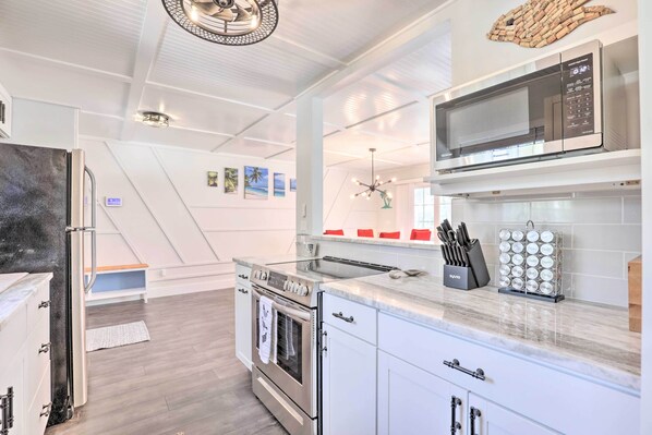 House (2 Bedrooms) | Private kitchen | Microwave, oven, stovetop, dishwasher - Modern Florida Home ~ 5 Mi to Surfside Park! (St. Augustine)