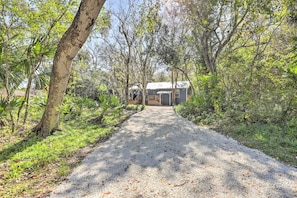 Property grounds - Modern Florida Home ~ 5 Mi to Surfside Park! (St. Augustine)