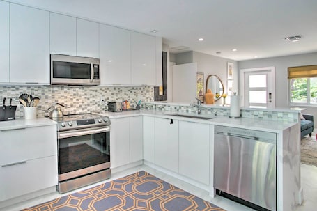 Microondas, horno, placa de cocina, lavavajillas