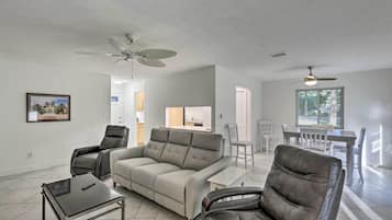 Căn hộ (3 Bedrooms) | Khu phòng khách