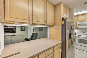 Microondas, horno, placa de cocina, lavavajillas