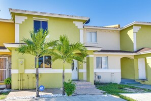 Apartment (3 Bedrooms) | Interior - Opa-locka Townhome, 15 Mi to Miami Beach! (Opa-Locka)