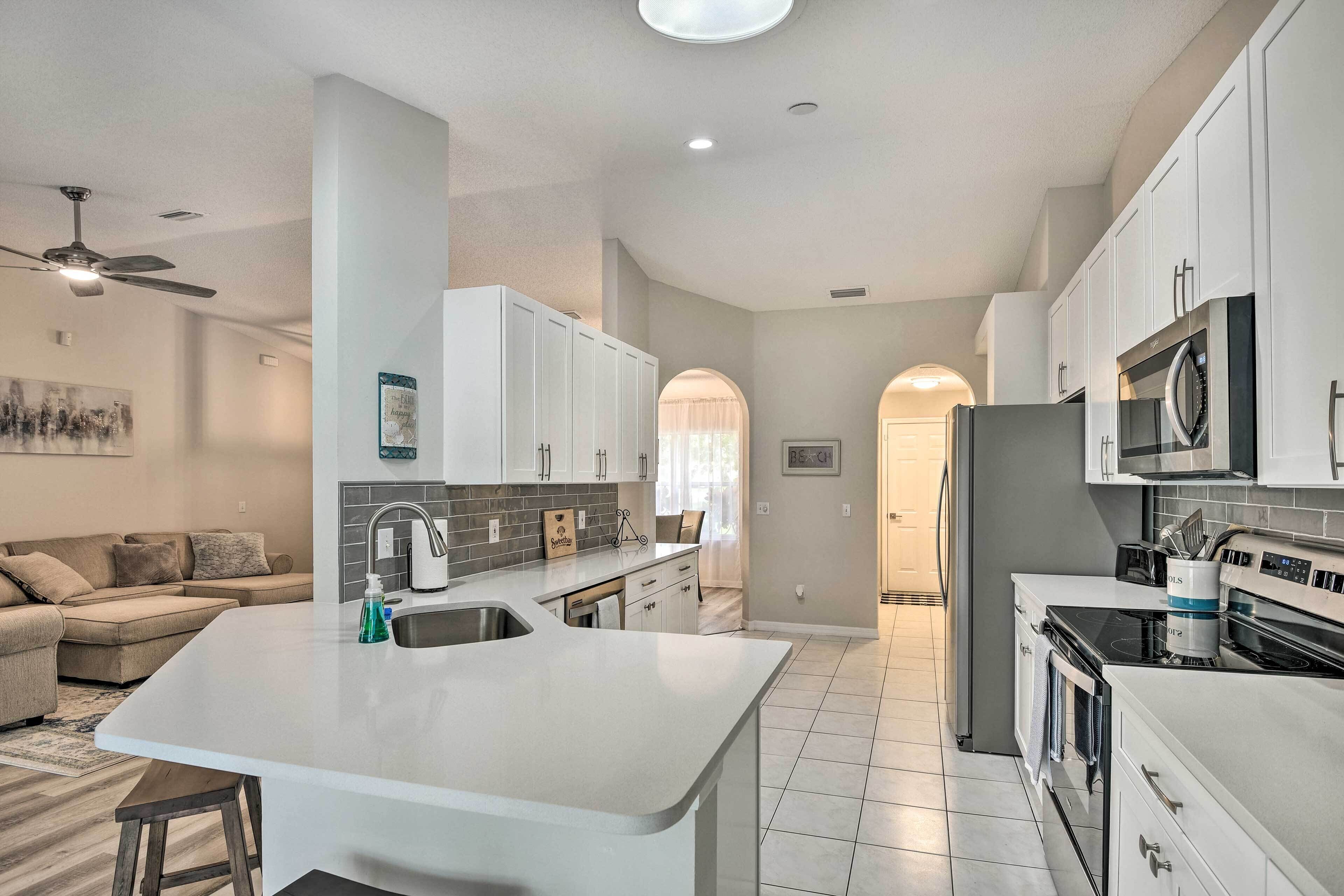 Palm Coast Retreat w/ Lanai < 8 Mi to Beach!