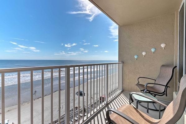 Apartment (0 Bedroom) | Property grounds - Oceanfront Daytona Beach Studio w/ Balcony! (Daytona Beach Shores)