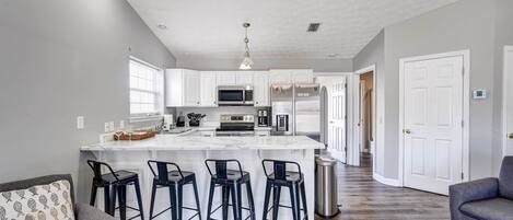 House (6 Bedrooms) | Interior