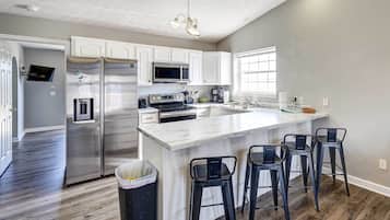 House (6 Bedrooms) | Interior