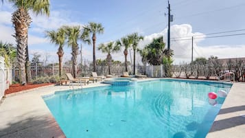 House (6 Bedrooms) | Interior