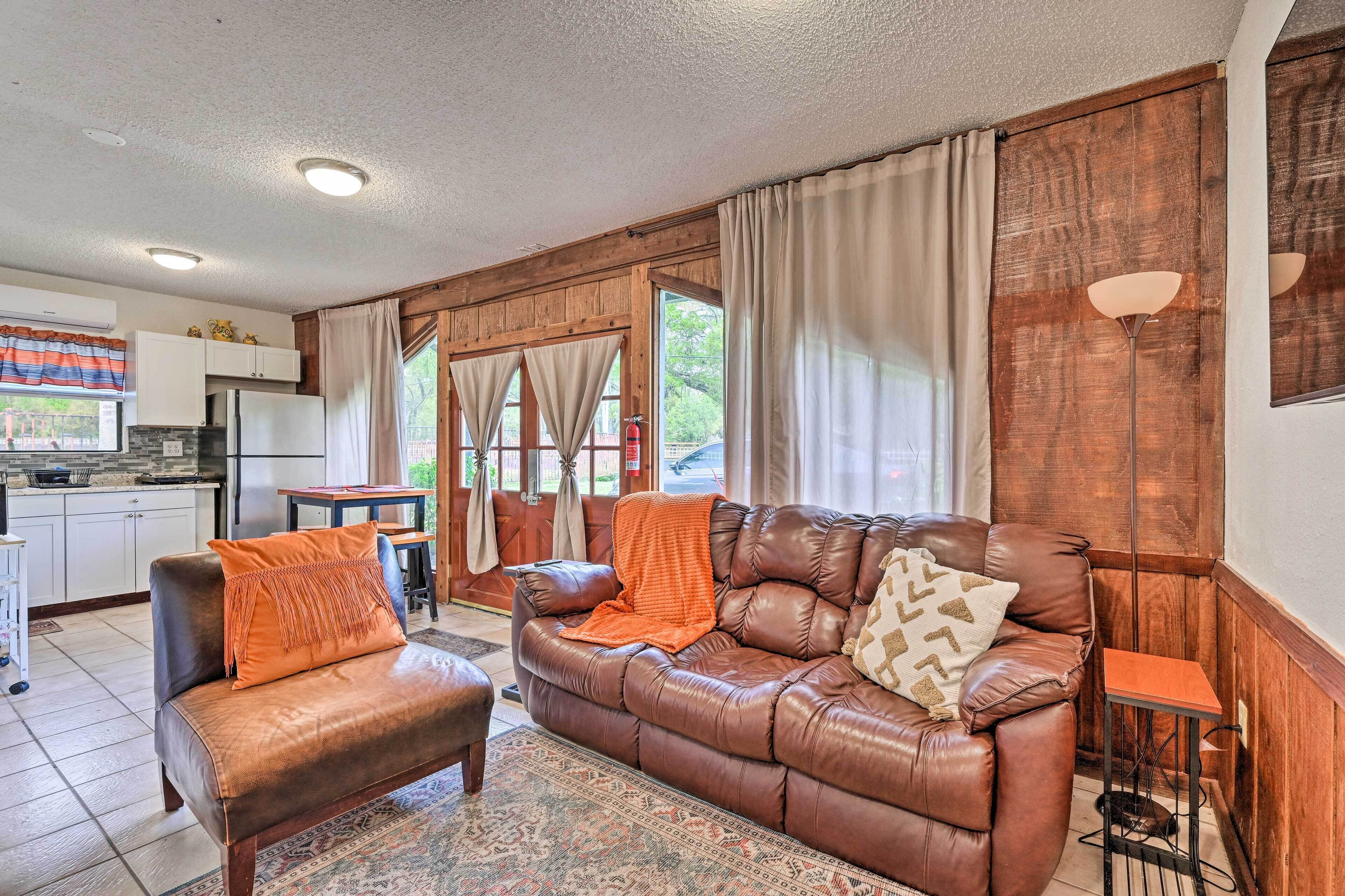 Peaceful Florida Retreat - 18 Mi to Tampa!