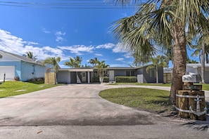 House (2 Bedrooms) | Interior - Palm City Canalfront Home w/ Boat Dock & Fire Pit! (Palm City)