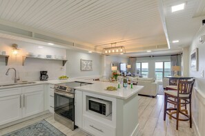 Interior - Oceanfront PCB Condo w/ Beach Access & 2 Pools (Panama City Beach)