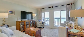 Oceanfront PCB Condo w/ Beach Access & 2 Pools