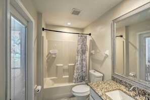House (4 Bedrooms) | Bathroom | Shower