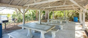 Peaceful Pomona Park Home: 1 Mi to Lake Broward!