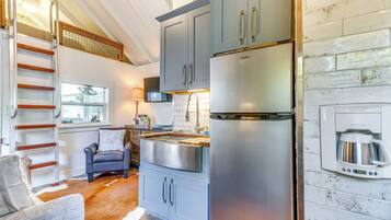 Apartment (0 Bedroom) | Interior