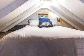 House (2 Bedrooms) | Interior - Pensacola Studio Bungalow < 1 Mi to Bayview Park! (Pensacola)