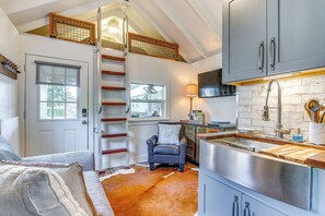 House (1 Bedroom) | Interior - Pensacola Studio Bungalow < 1 Mi to Bayview Park! (Pensacola)