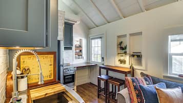 House (1 Bedroom) | Interior