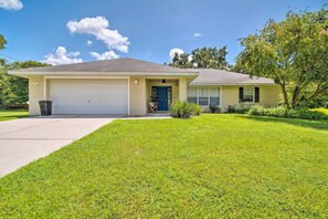 House (3 Bedrooms) | Interior - Private Pool & Grill: Peaceful Home in Dunnellon (Dunnellon)