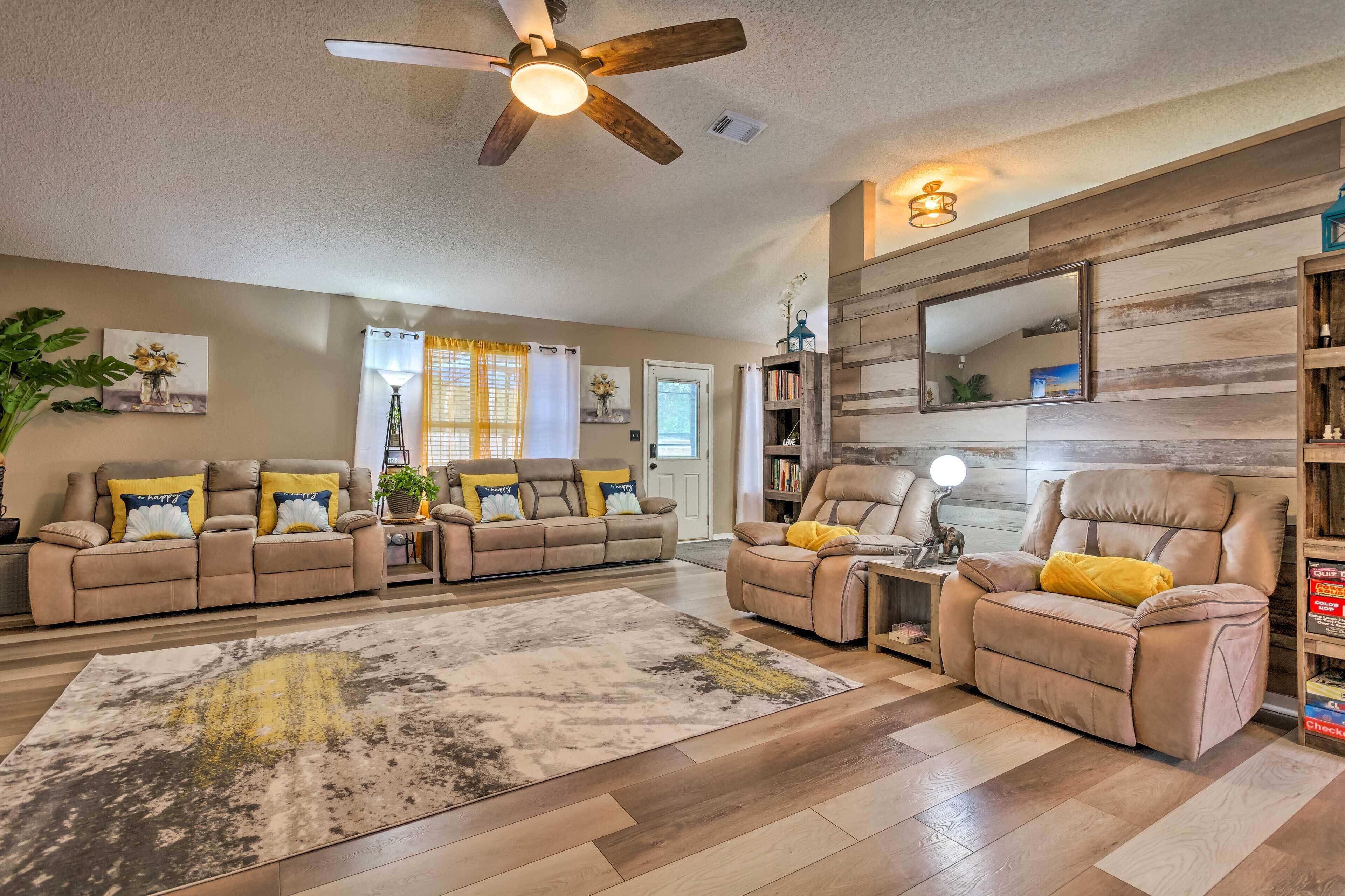 Pensacola Home w/ Private Backyard & Fire Pit