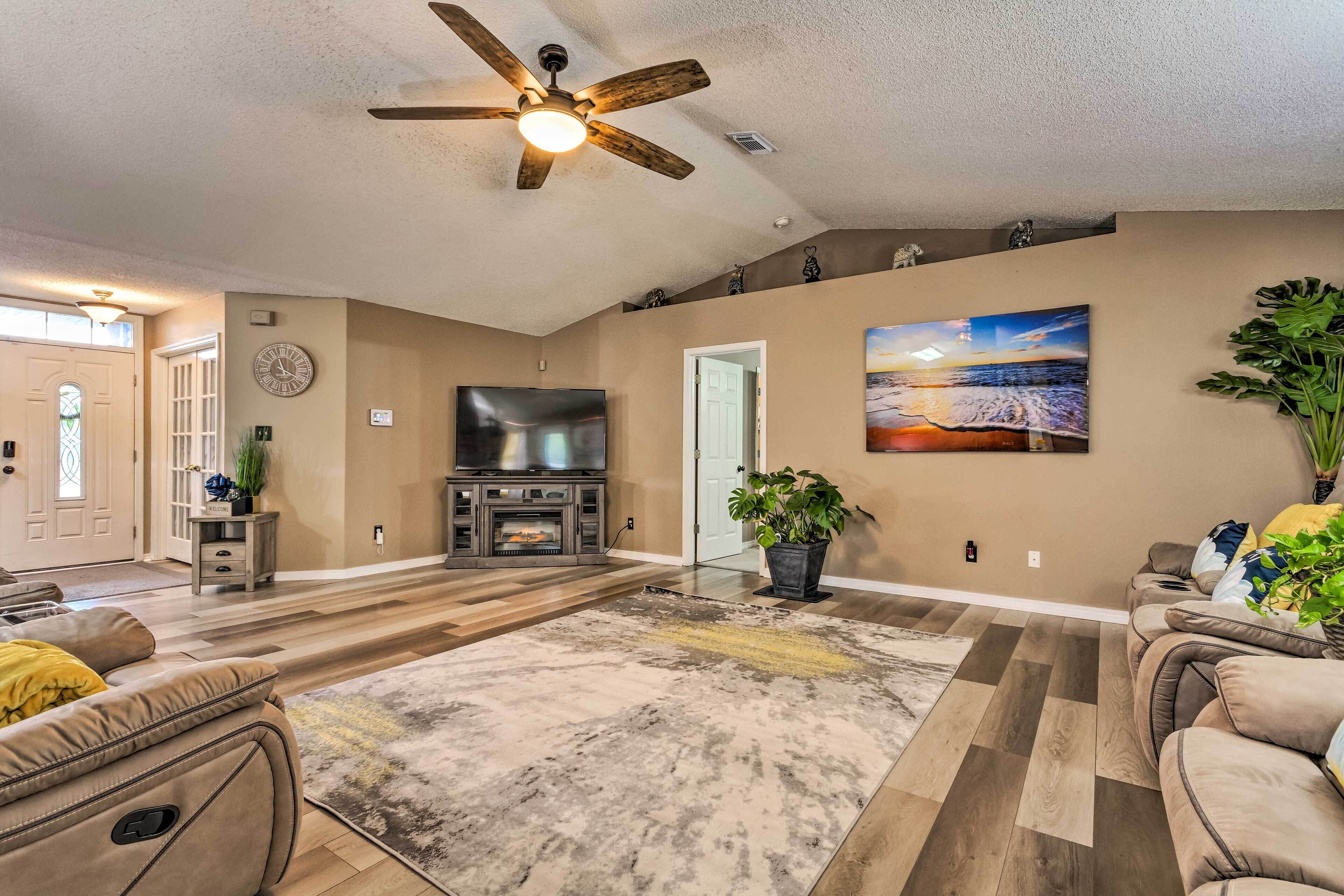 Pensacola Home w/ Private Backyard & Fire Pit