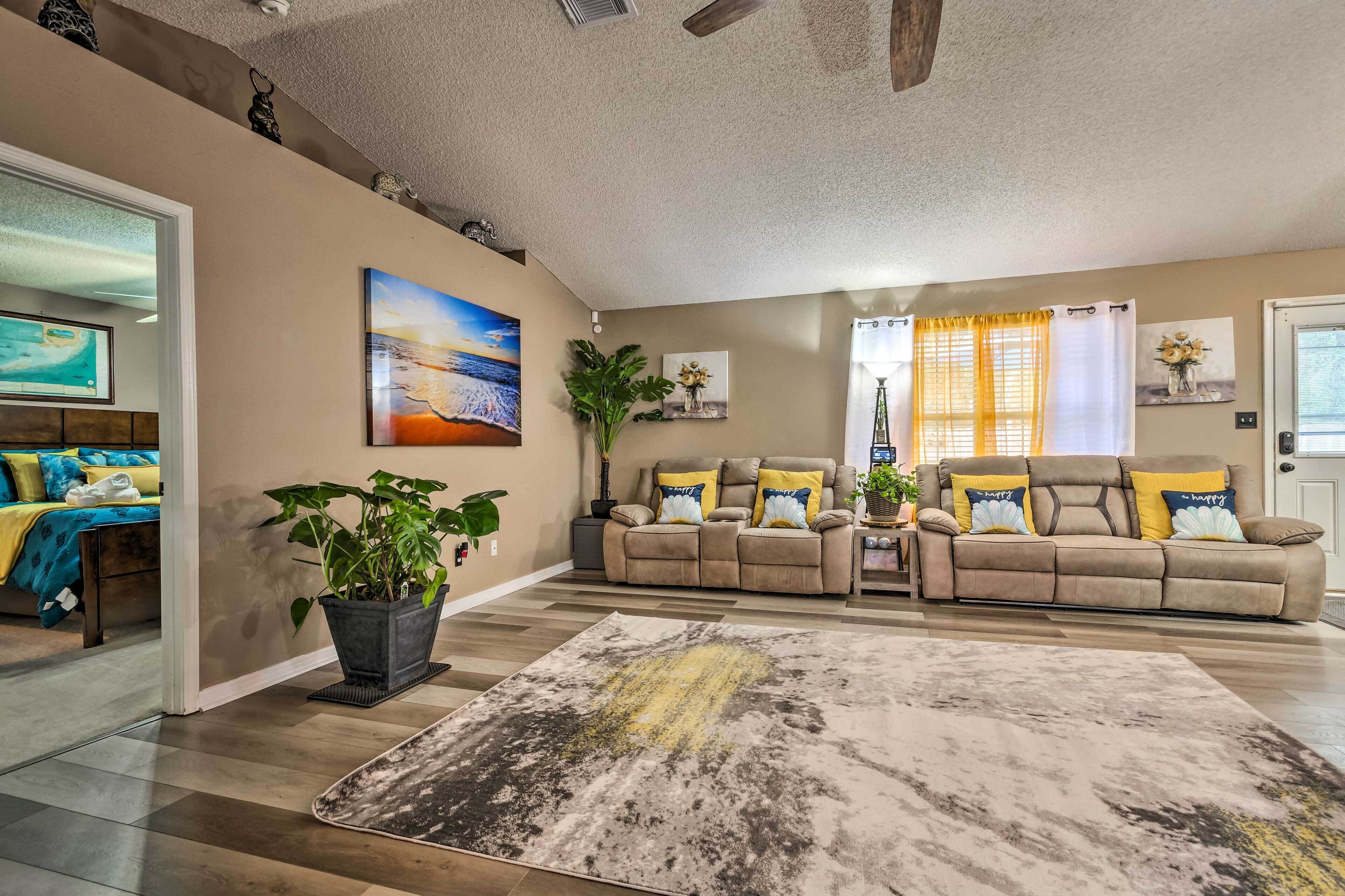 Pensacola Home w/ Private Backyard & Fire Pit