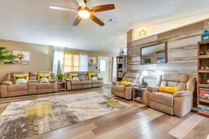 Interior - Pensacola Home w/ Private Backyard & Fire Pit (Pensacola)