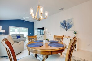 Interior - Lanai & Resort Amenities: The Villages Getaway (Wildwood)