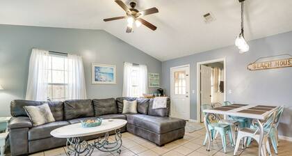 Pet-friendly PCB Duplex - Walk to Beach!