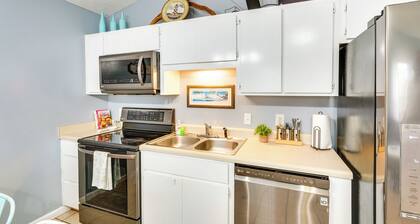 Pet-friendly PCB Duplex - Walk to Beach!
