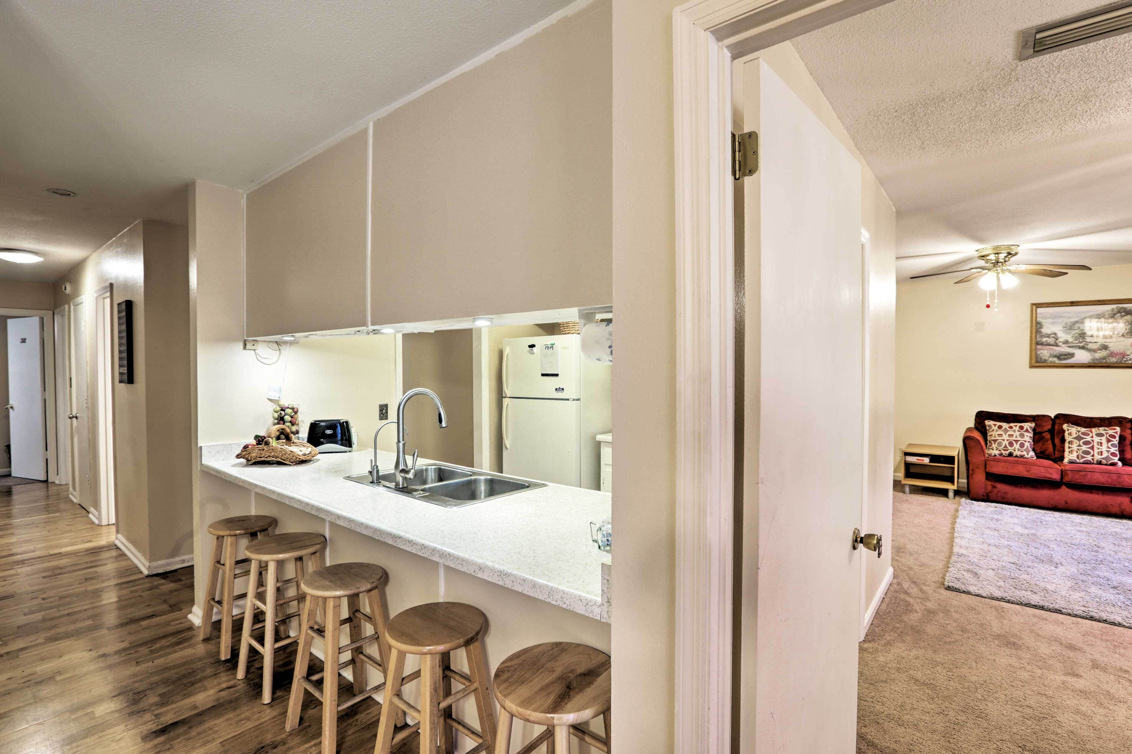 Quaint Tallahassee Home w/ Yard < 3 Miles to Fsu!