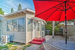 Cottage (2 Bedrooms) | Interior - Quiet Cottage < 1/2 Mi to Gulf Coast & Boardwalk! (Treasure Island)