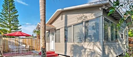 Cottage (2 Bedrooms) | Front of property