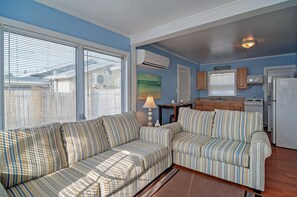 Cottage (2 Bedrooms) | Interior - Quiet Cottage < 1/2 Mi to Gulf Coast & Boardwalk! (Treasure Island)