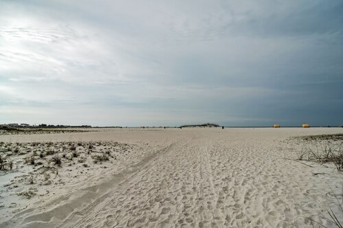 Quiet Cottage < 1/2 Mi to Gulf Coast & Boardwalk!