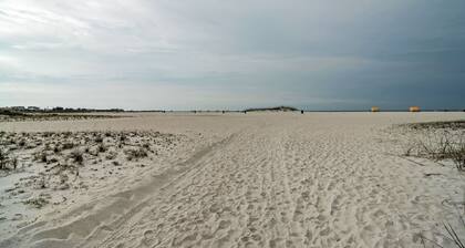 Quiet Cottage < 1/2 Mi to Gulf Coast & Boardwalk!